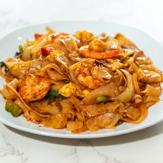 Shrimp Drunken Noodles / 香葉河粉 (虾)