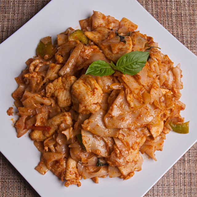 Chicken Drunken Noodles / 香葉河粉 (鸡肉).