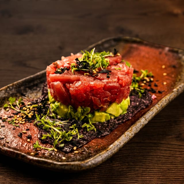 Salmon Tartare / 三文鱼塔塔.